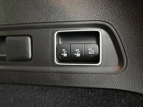 Used 2021 Mercedes-Benz GLS 450 4MATIC image 35