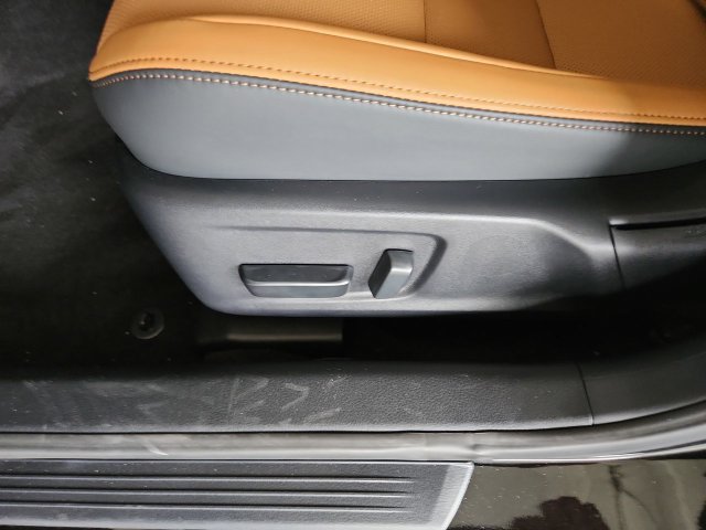 Used 2023 Lexus IS 300 w/ Comfort Package RWD image 18
