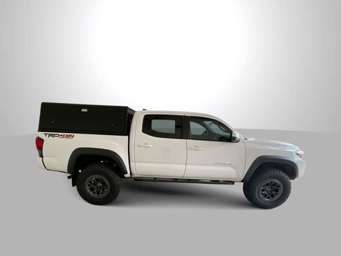 Certified 2019 Toyota Tacoma TRD Off-Road w/ TRD Premium Off Road Package AWD/4WD image 9