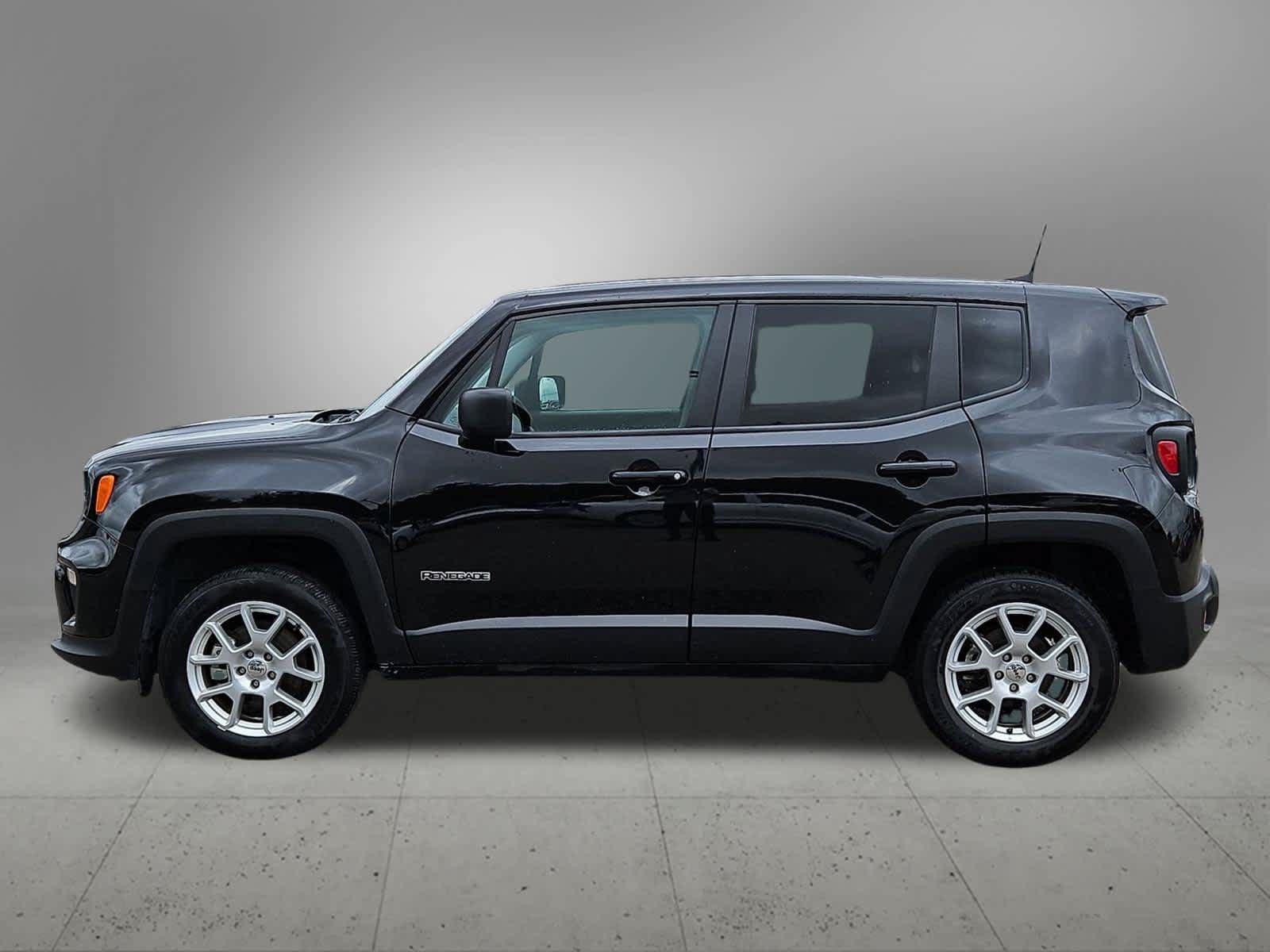 Used 2023 Jeep Renegade Latitude AWD/4WD image 3
