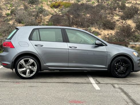 Used 2015 Volkswagen Golf 4-Door image 6