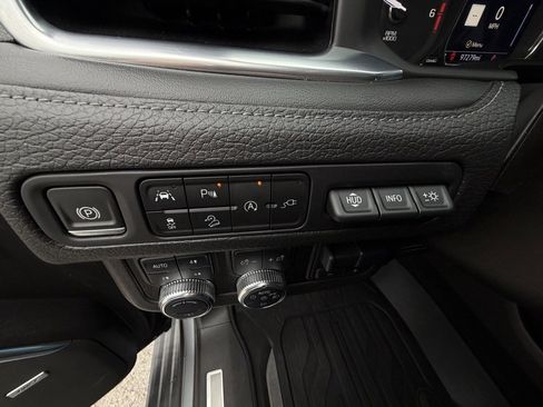 Used 2021 GMC Yukon Denali w/ Denali Ultimate Package image 17