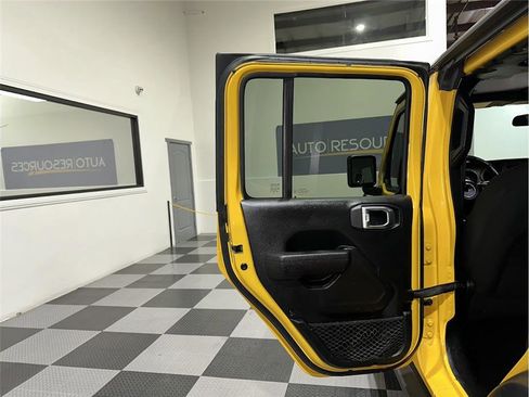 Used 2021 Jeep Wrangler Unlimited Willys image 17