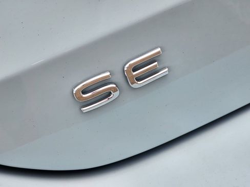 Used 2025 Volkswagen Taos SE AWD/4WD image 8
