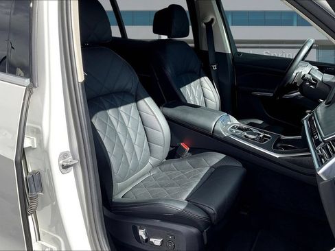 Used 2025 BMW X7 xDrive40i AWD/4WD image 29