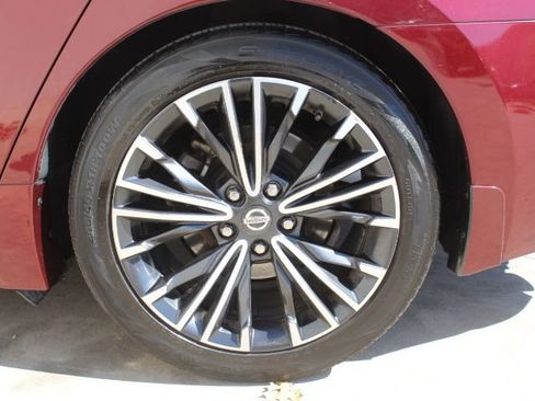 Used 2017 Nissan Maxima Platinum w/ Medallion Package image 8