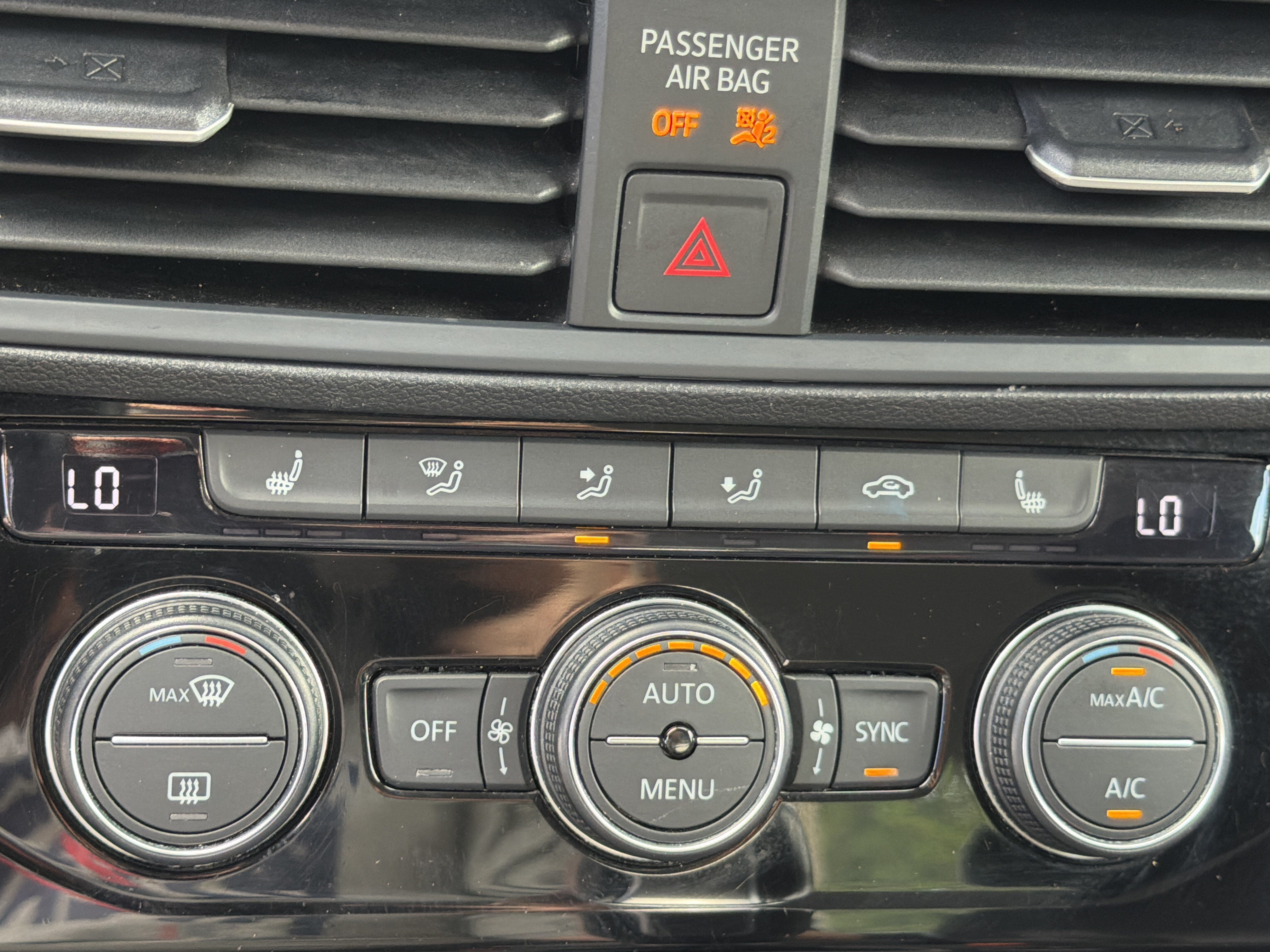 Used 2024 Volkswagen Jetta SE FWD image 31