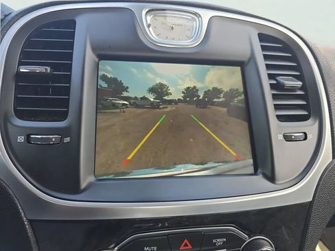 Used 2020 Chrysler 300 Limited RWD image 17