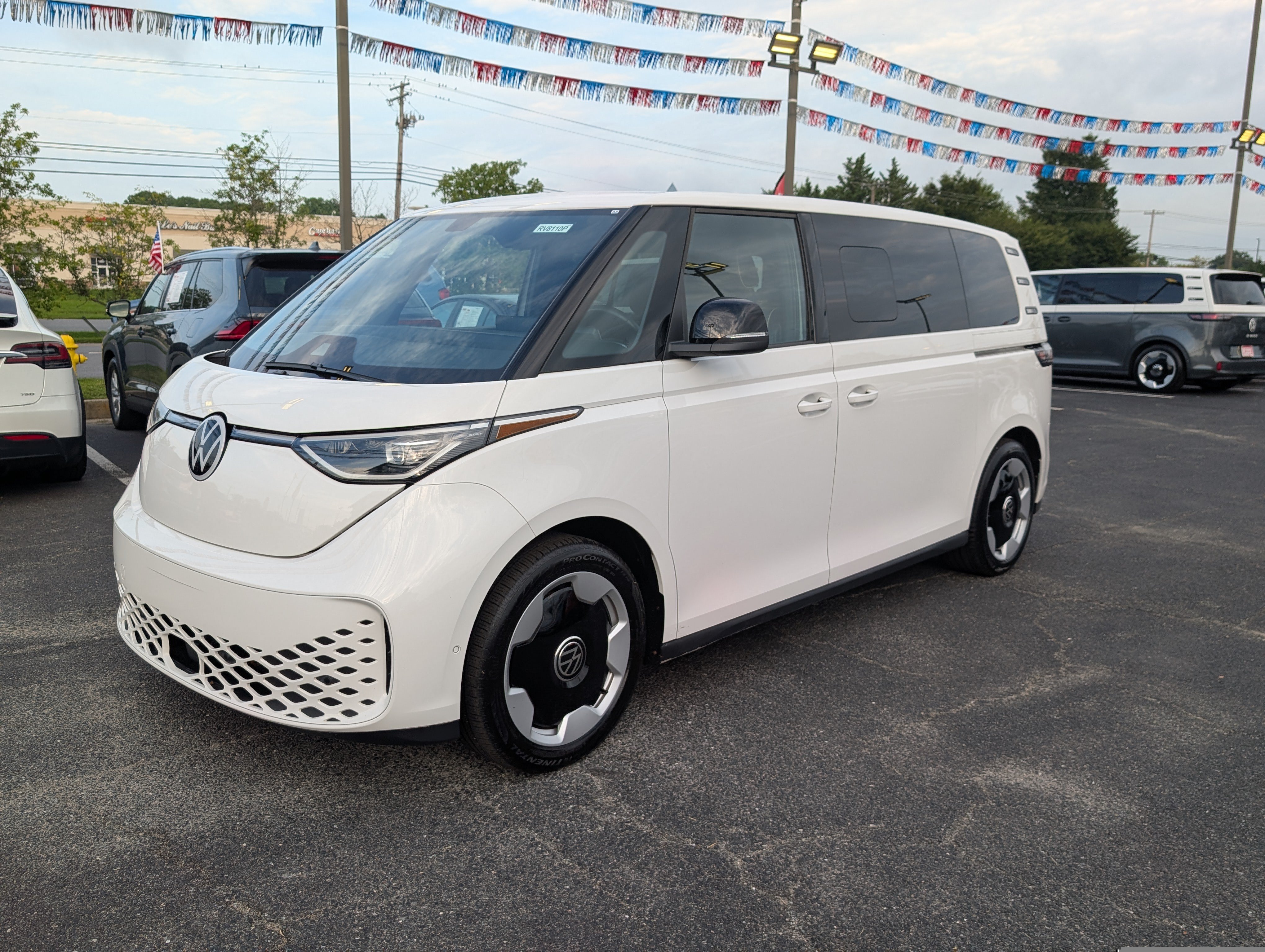 Used 2025 Volkswagen ID. Buzz Pro S RWD image 7