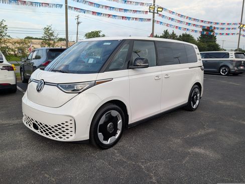 Used 2025 Volkswagen ID. Buzz Pro S Plus RWD image 7