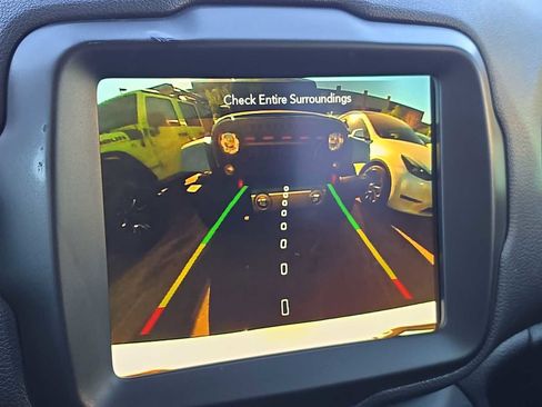 Used 2023 Jeep Renegade Altitude image 25