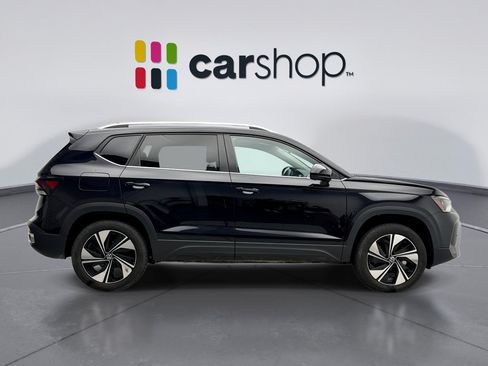 Used 2025 Volkswagen Taos SE AWD/4WD image 6