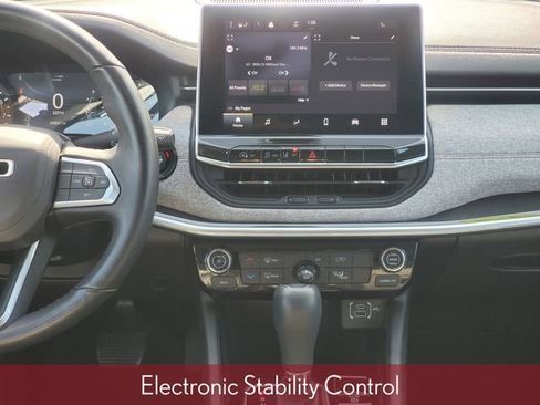 Used 2022 Jeep Compass Latitude image 34