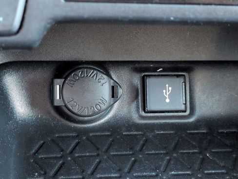 Used 2021 Toyota RAV4 XLE AWD/4WD image 21