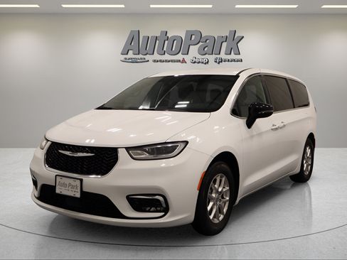 Used 2025 Chrysler Pacifica Select FWD image 7