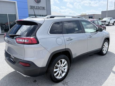 Used 2017 Jeep Cherokee Limited AWD/4WD image 5