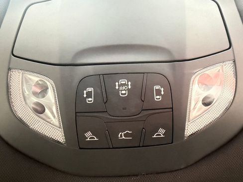 Used 2025 Chrysler Pacifica Limited image 29