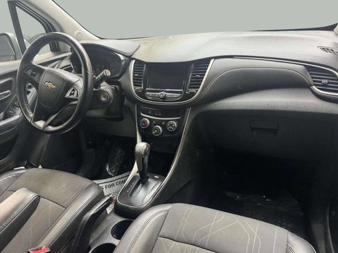 Used 2020 Chevrolet Trax LT w/ LT Convenience Package FWD image 7