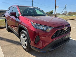 Used 2019 Toyota RAV4 LE video 1