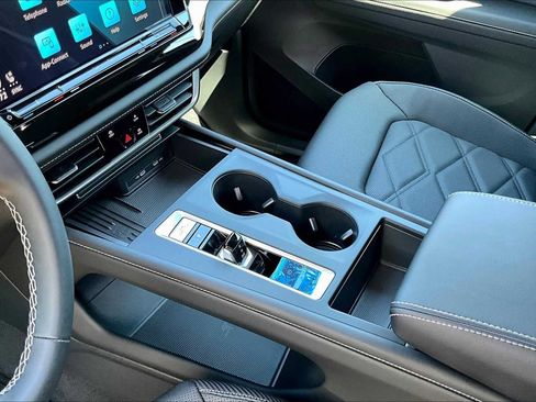 New 2026 Volkswagen Atlas Cross Sport SE FWD image 7