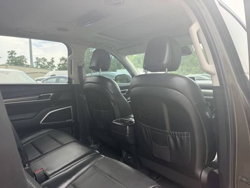 Used 2020 Kia Telluride S w/ S 8 Passenger Seating Package FWD image 18