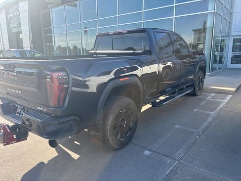 Used 2024 GMC Sierra 2500 AT4 w/ AT4 Preferred Package AWD/4WD image 4