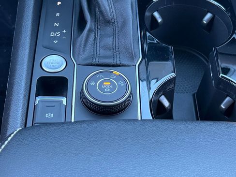 Certified 2021 Volkswagen Atlas SEL Premium image 32