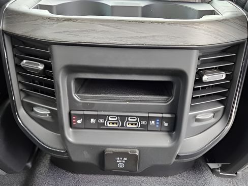 Used 2025 RAM 1500 Limited AWD/4WD image 10