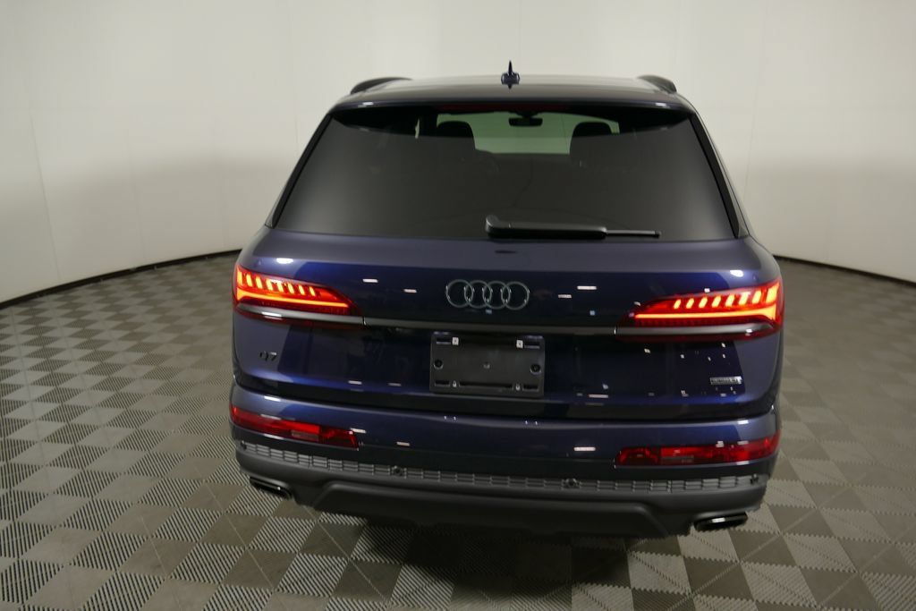 Used 2025 Audi Q7 2.0T Premium w/ Convenience Plus Package AWD/4WD image 4