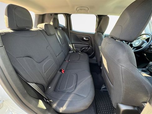 Used 2022 Jeep Renegade Latitude w/ Convenience Group image 34