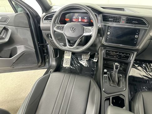Used 2023 Volkswagen Tiguan SE R-Line FWD image 17