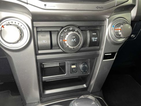 Used 2015 Toyota 4Runner SR5 AWD/4WD image 33