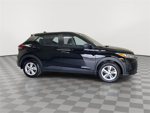 Certified 2025 Nissan Kicks Play S image 13