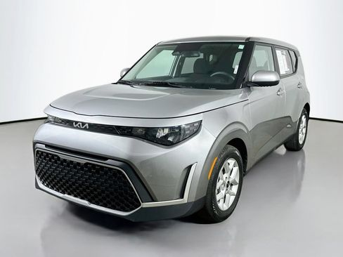 Used 2023 Kia Soul LX w/ Option Group 015 FWD image 3