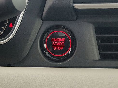 New 2025 Honda Pilot Touring image 14