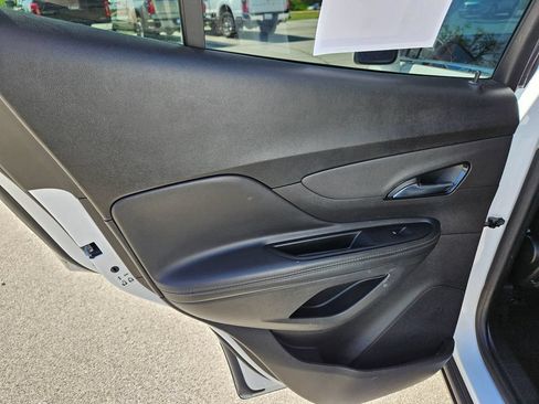 Used 2021 Buick Encore Preferred FWD image 23