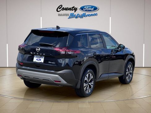 Used 2023 Nissan Rogue SV image 9