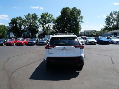 Used 2021 Toyota RAV4 LE AWD/4WD image 4