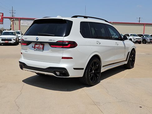 Used 2025 BMW X7 xDrive40i w/ Executive Package AWD/4WD image 3
