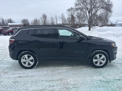 Used 2020 Jeep Compass Latitude image 2