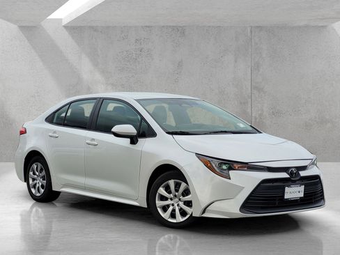 Used 2024 Toyota Corolla LE image 1