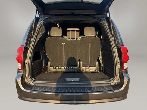 Used 2019 Dodge Grand Caravan SXT w/ Blacktop Package FWD image 25