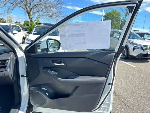 Certified 2025 Nissan Rogue SV AWD/4WD image 28