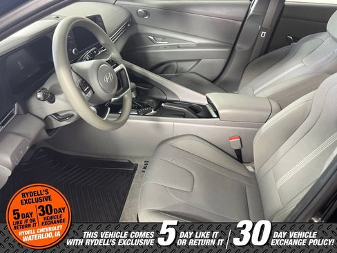 Used 2024 Hyundai Elantra SE FWD image 13