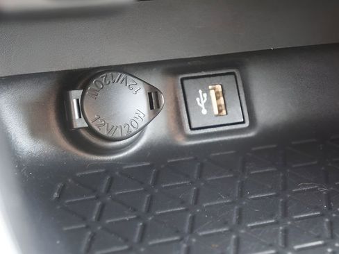 Used 2025 Toyota RAV4 XLE image 27