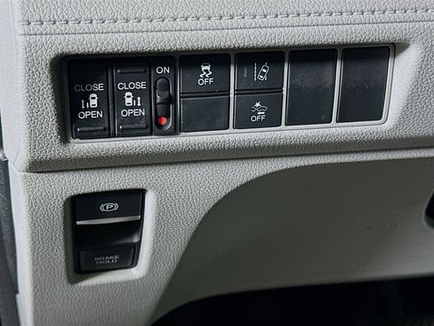 Used 2018 Honda Odyssey EX image 17