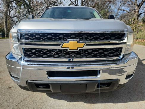 Used 2011 Chevrolet Silverado 2500 LT w/ Interior Plus Package image 2