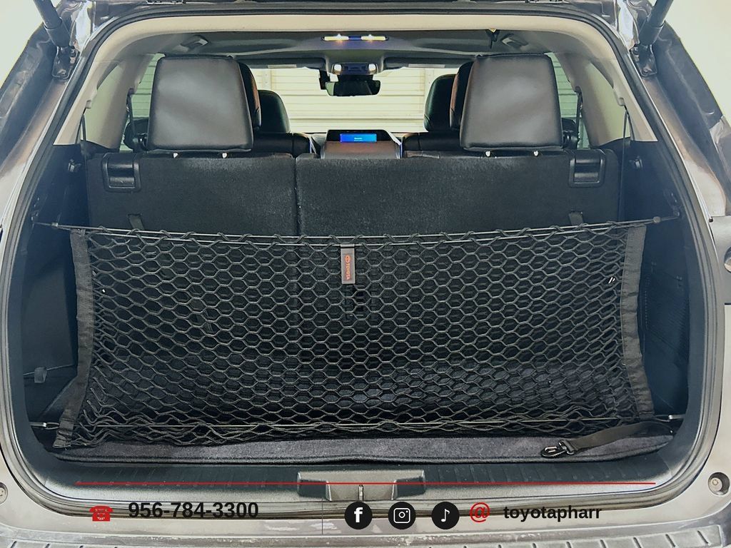 Used 2025 Toyota Highlander XLE FWD image 25