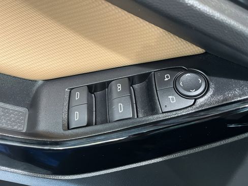 Used 2025 Chevrolet Equinox ACTIV AWD/4WD image 29