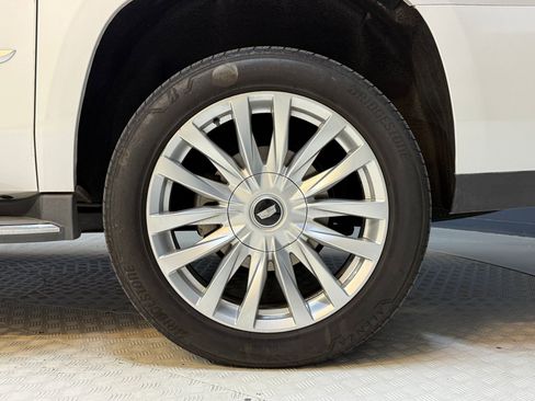 Used 2016 Cadillac Escalade ESV Luxury image 11